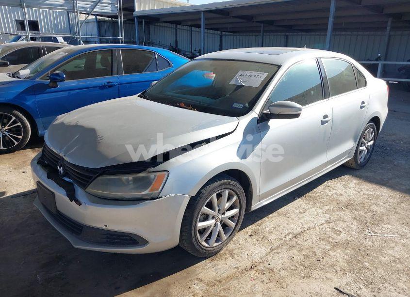 Photo 2 of 2012 Volkswagen Jetta 2.5L SE (VIN 3VWDX7AJ9CM389619)