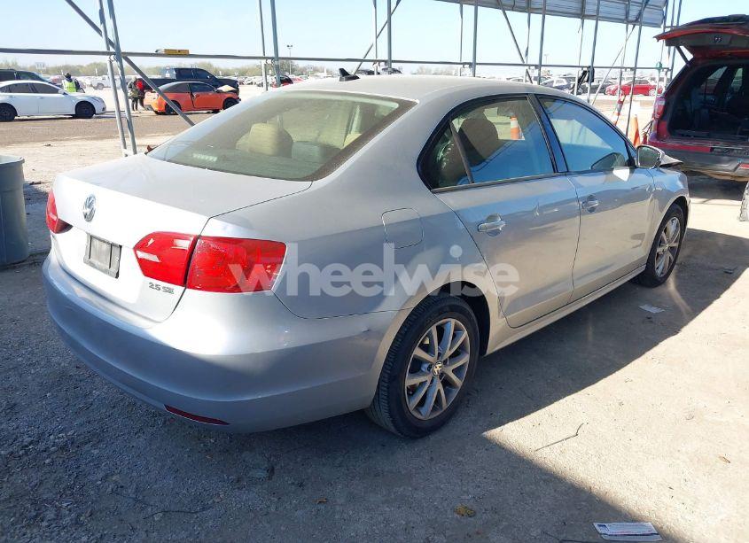 Photo 4 of 2012 Volkswagen Jetta 2.5L SE (VIN 3VWDX7AJ9CM389619)