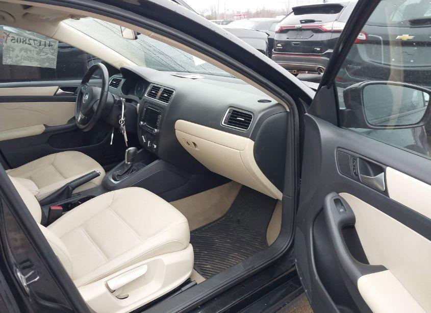 Photo 5 of 2012 Volkswagen Jetta 2.5L SE (VIN 3VWDX7AJ9CM398319)