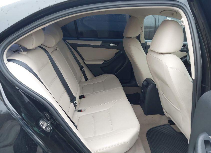 Photo 8 of 2012 Volkswagen Jetta 2.5L SE (VIN 3VWDX7AJ9CM398319)