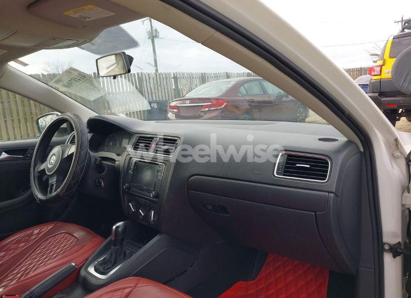 Photo 5 of 2012 Volkswagen Jetta 2.5L SE (VIN 3VWDX7AJ9CM458423)