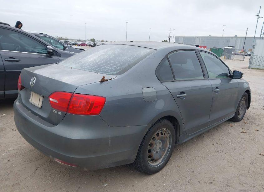 Photo 4 of 2012 Volkswagen Jetta 2.5L SE (VIN 3VWDX7AJ9CM472578)