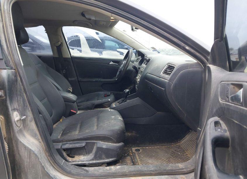 Photo 5 of 2012 Volkswagen Jetta 2.5L SE (VIN 3VWDX7AJ9CM472578)
