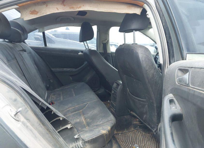 Photo 8 of 2012 Volkswagen Jetta 2.5L SE (VIN 3VWDX7AJ9CM472578)