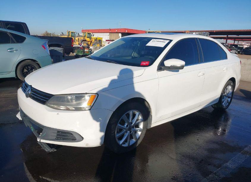 Photo 2 of 2013 Volkswagen Jetta 2.5L SE (VIN 3VWDX7AJ9DM288940)