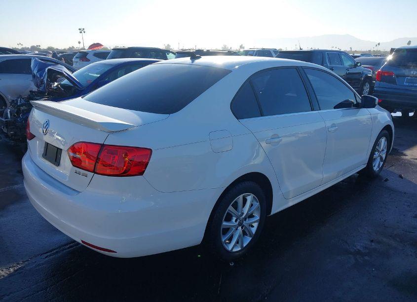 Photo 4 of 2013 Volkswagen Jetta 2.5L SE (VIN 3VWDX7AJ9DM288940)