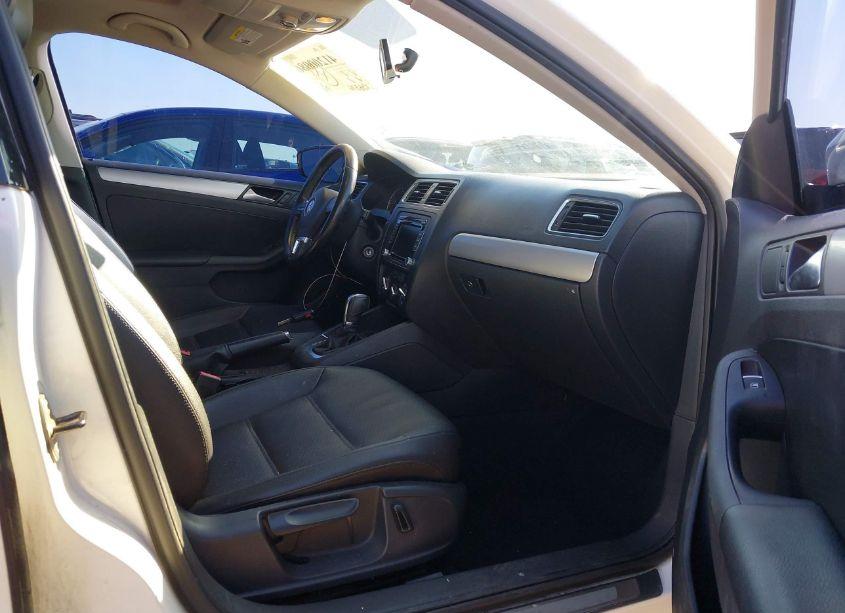 Photo 5 of 2013 Volkswagen Jetta 2.5L SE (VIN 3VWDX7AJ9DM288940)