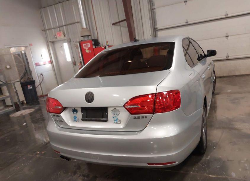 Photo 16 of 2013 Volkswagen Jetta 2.5L SE (VIN 3VWDX7AJ9DM410163)