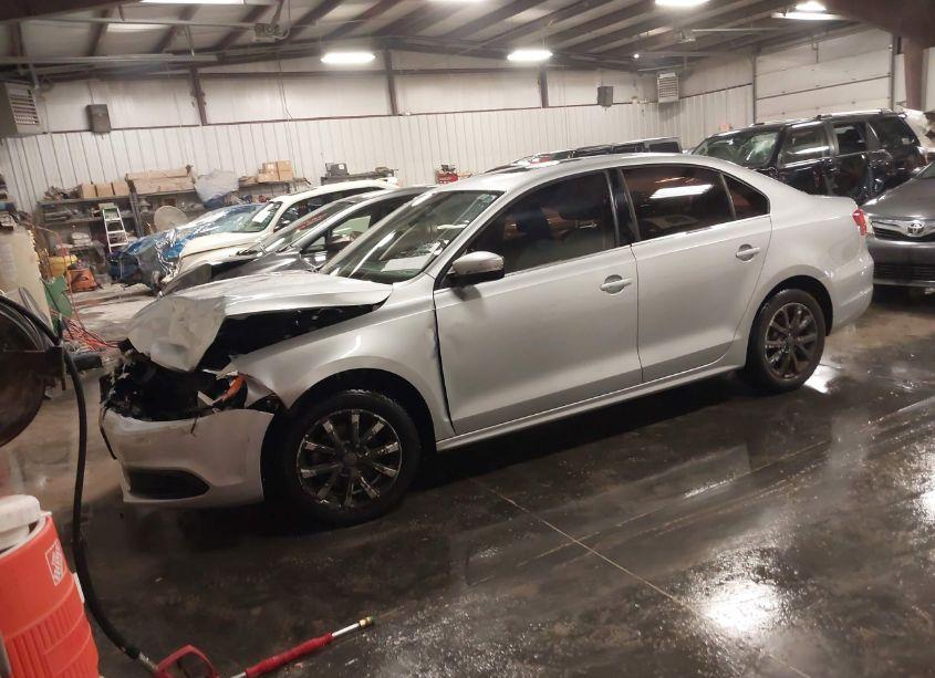 Photo 2 of 2013 Volkswagen Jetta 2.5L SE (VIN 3VWDX7AJ9DM410163)