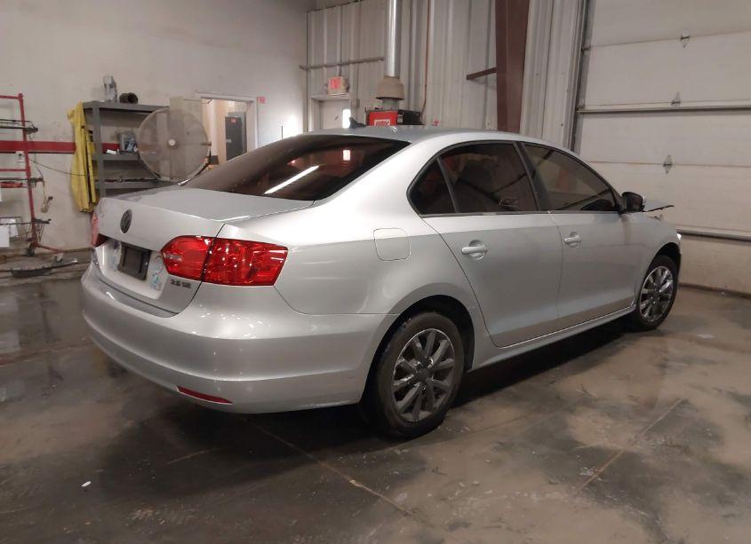 Photo 4 of 2013 Volkswagen Jetta 2.5L SE (VIN 3VWDX7AJ9DM410163)
