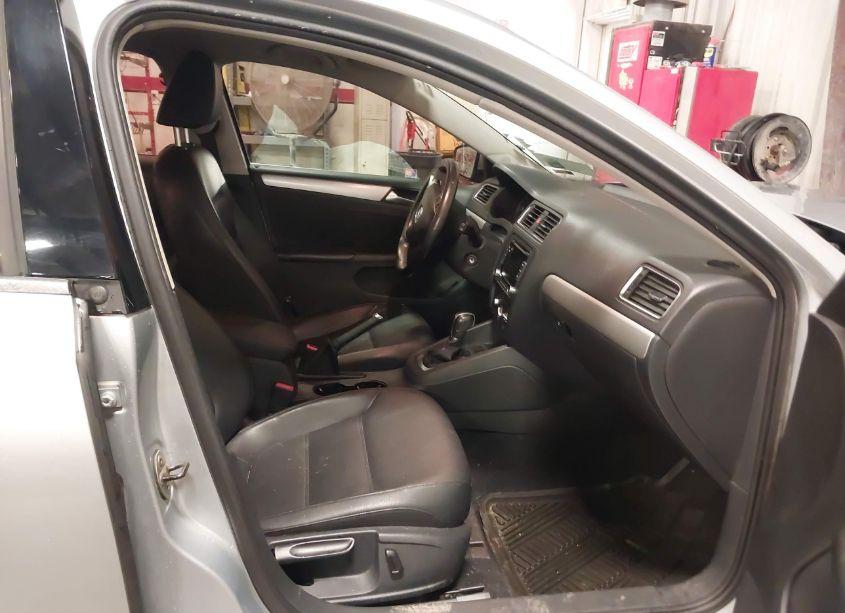 Photo 5 of 2013 Volkswagen Jetta 2.5L SE (VIN 3VWDX7AJ9DM410163)
