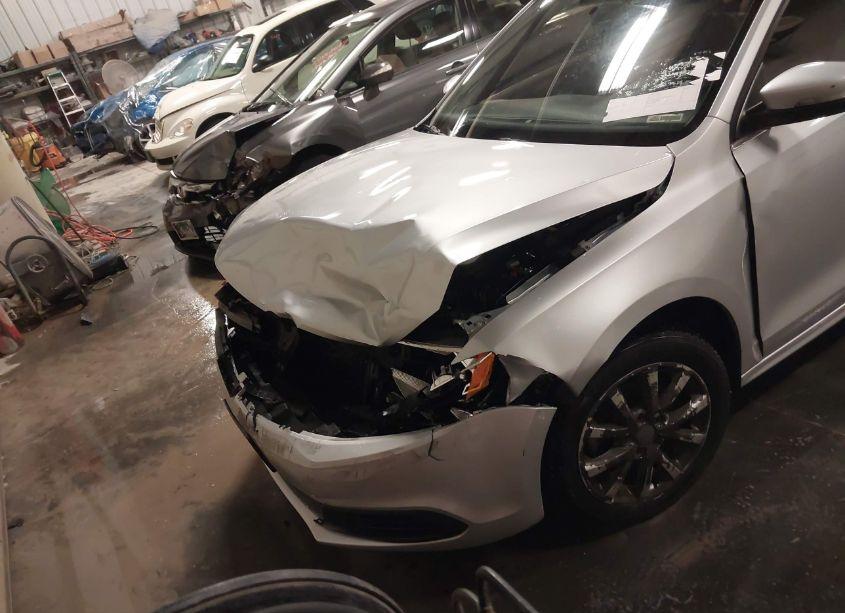 Photo 6 of 2013 Volkswagen Jetta 2.5L SE (VIN 3VWDX7AJ9DM410163)