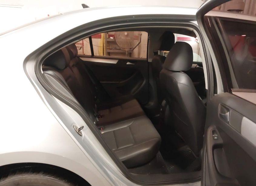 Photo 8 of 2013 Volkswagen Jetta 2.5L SE (VIN 3VWDX7AJ9DM410163)