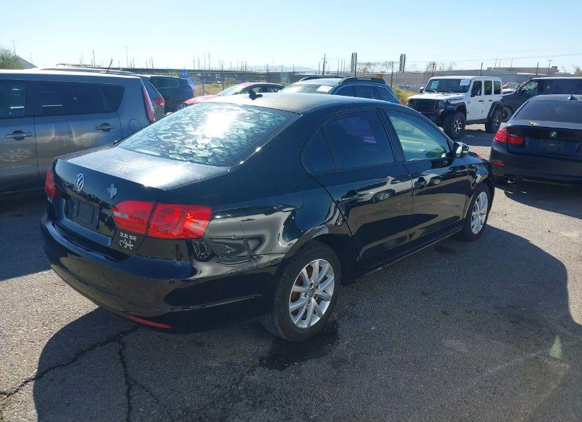 Photo 4 of 2011 Volkswagen Jetta 2.5L SE (VIN 3VWDX7AJXBM006401)