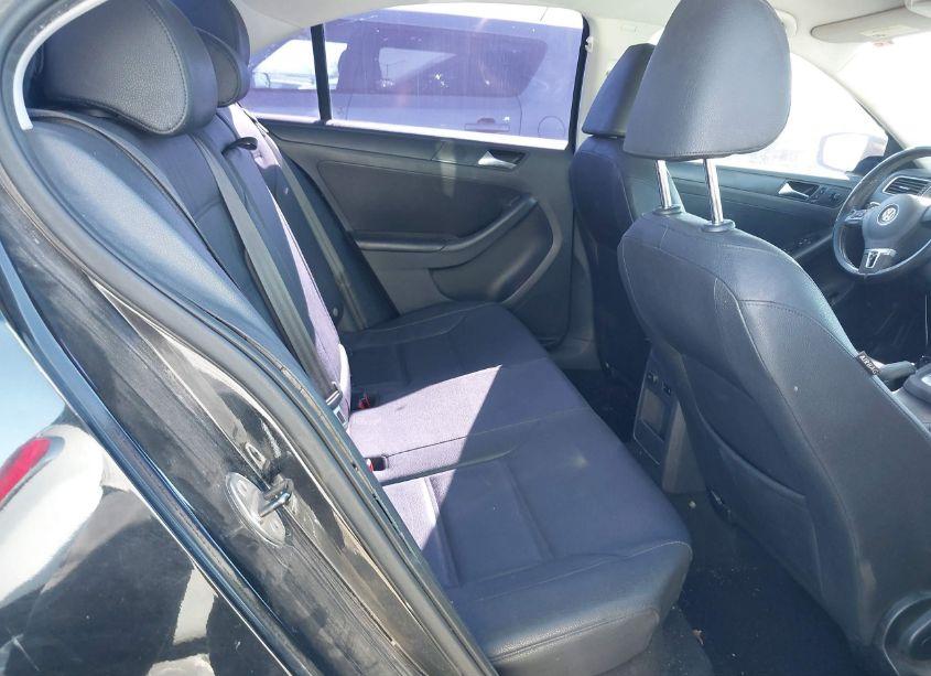 Photo 8 of 2011 Volkswagen Jetta 2.5L SE (VIN 3VWDX7AJXBM006401)