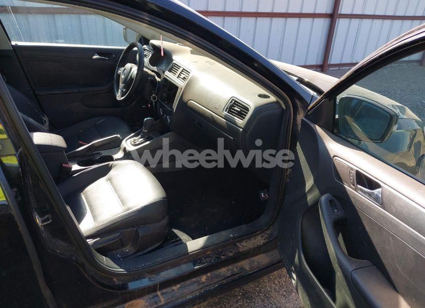 Photo 5 of 2011 Volkswagen Jetta 2.5L SE (VIN 3VWDX7AJXBM314944)