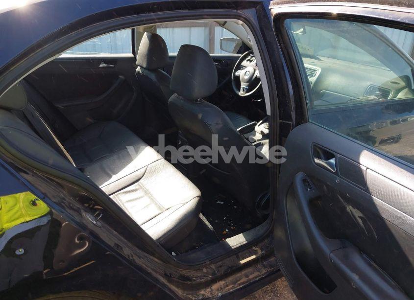 Photo 8 of 2011 Volkswagen Jetta 2.5L SE (VIN 3VWDX7AJXBM314944)