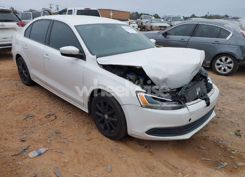 2011 Volkswagen Jetta 2.5L SE (VIN 3VWDX7AJXBM337267) main photo
