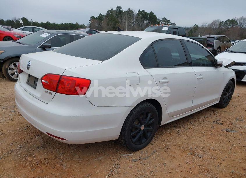 Photo 4 of 2011 Volkswagen Jetta 2.5L SE (VIN 3VWDX7AJXBM337267)