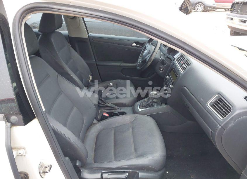 Photo 5 of 2011 Volkswagen Jetta 2.5L SE (VIN 3VWDX7AJXBM337267)