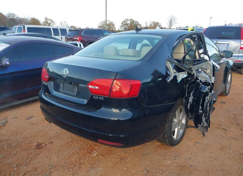 Photo 4 of 2011 Volkswagen Jetta 2.5L SE (VIN 3VWDX7AJXBM341271)