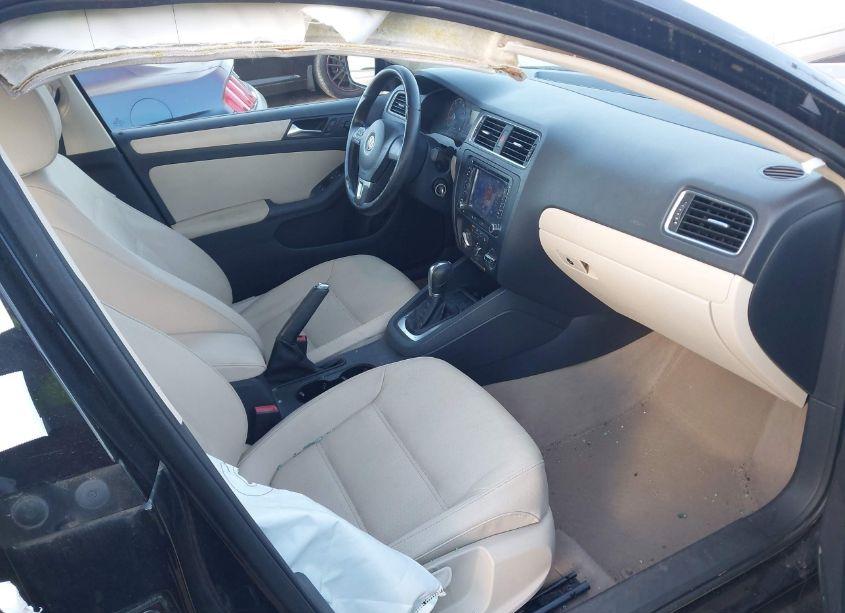 Photo 5 of 2011 Volkswagen Jetta 2.5L SE (VIN 3VWDX7AJXBM341271)