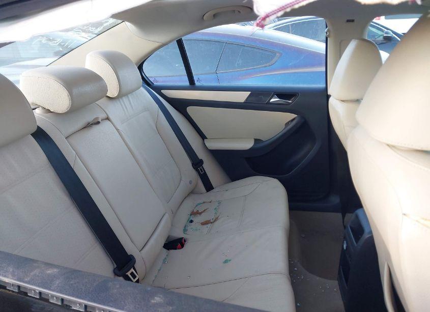 Photo 8 of 2011 Volkswagen Jetta 2.5L SE (VIN 3VWDX7AJXBM341271)