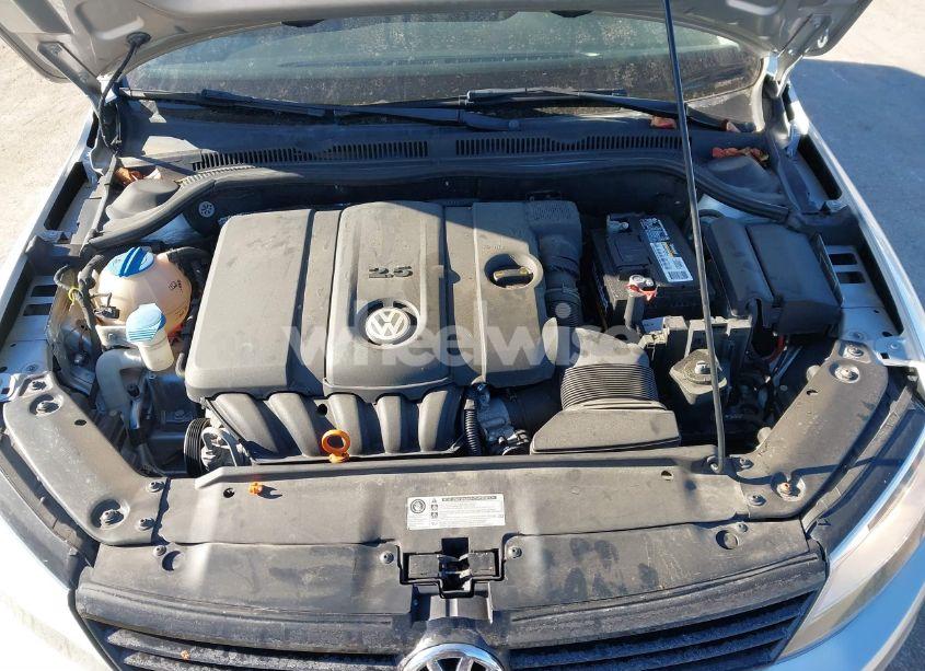 Photo 10 of 2011 Volkswagen Jetta 2.5L SE (VIN 3VWDX7AJXBM345773)