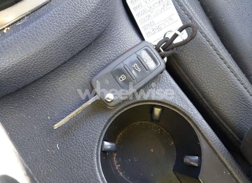 Photo 11 of 2011 Volkswagen Jetta 2.5L SE (VIN 3VWDX7AJXBM345773)