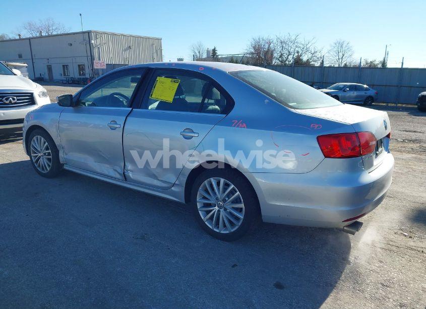 Photo 3 of 2011 Volkswagen Jetta 2.5L SE (VIN 3VWDX7AJXBM345773)