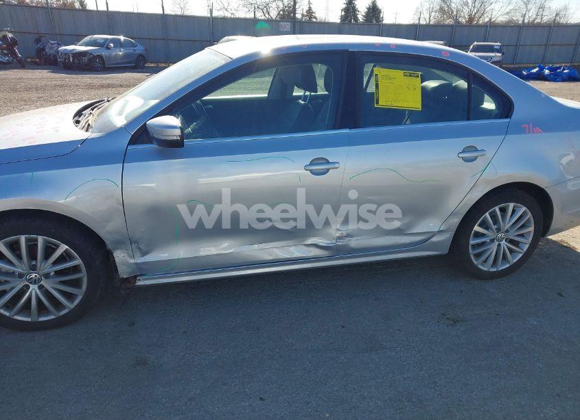 Photo 6 of 2011 Volkswagen Jetta 2.5L SE (VIN 3VWDX7AJXBM345773)