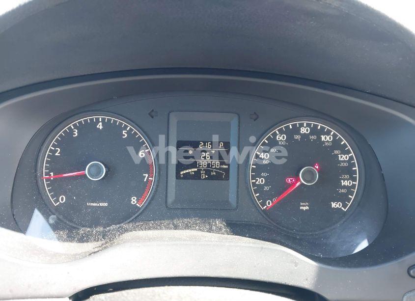 Photo 7 of 2011 Volkswagen Jetta 2.5L SE (VIN 3VWDX7AJXBM345773)