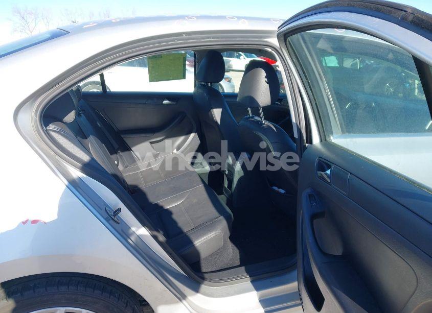 Photo 8 of 2011 Volkswagen Jetta 2.5L SE (VIN 3VWDX7AJXBM345773)