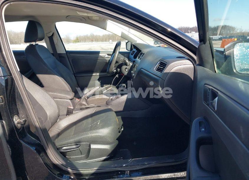 Photo 5 of 2011 Volkswagen Jetta 2.5L SE (VIN 3VWDX7AJXBM348124)