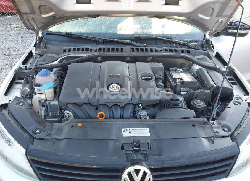 Photo 10 of 2011 Volkswagen Jetta 2.5L SE (VIN 3VWDX7AJXBM399381)