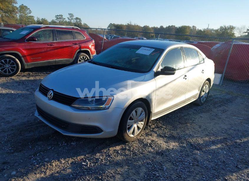 Photo 2 of 2011 Volkswagen Jetta 2.5L SE (VIN 3VWDX7AJXBM399381)