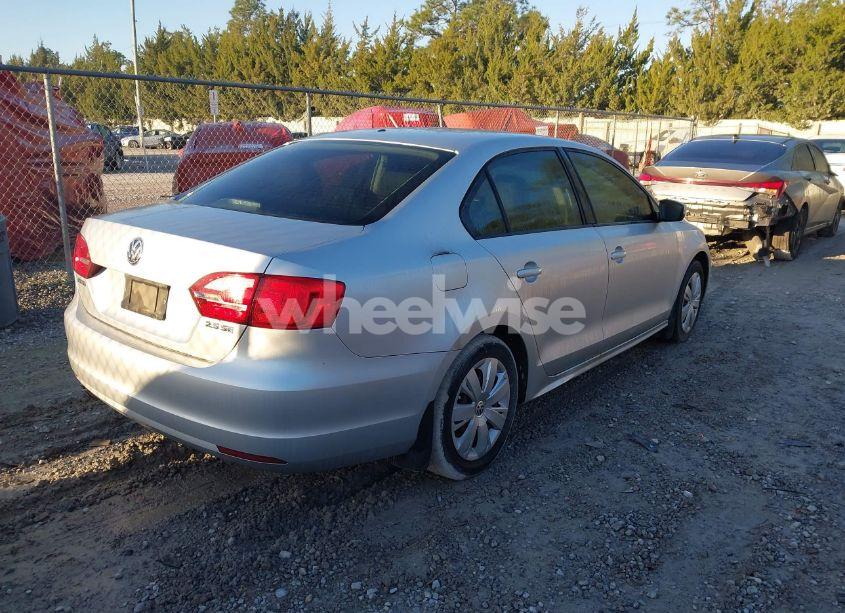 Photo 4 of 2011 Volkswagen Jetta 2.5L SE (VIN 3VWDX7AJXBM399381)