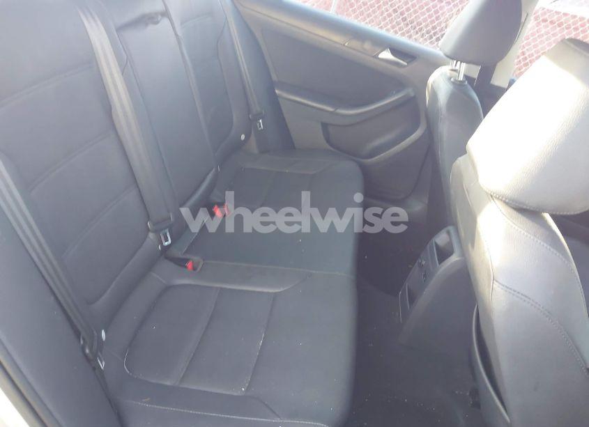 Photo 8 of 2011 Volkswagen Jetta 2.5L SE (VIN 3VWDX7AJXBM399381)