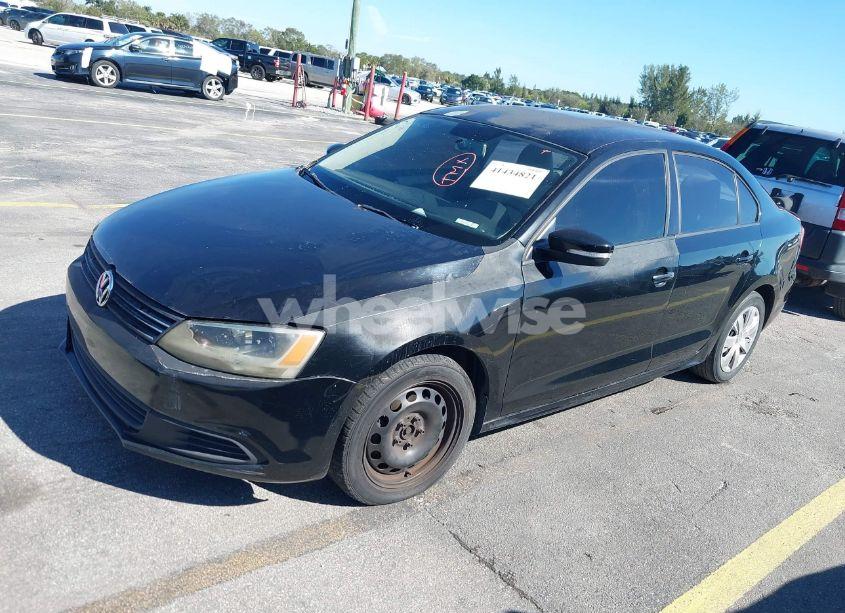 Photo 2 of 2012 Volkswagen Jetta 2.5L SE (VIN 3VWDX7AJXCM013866)