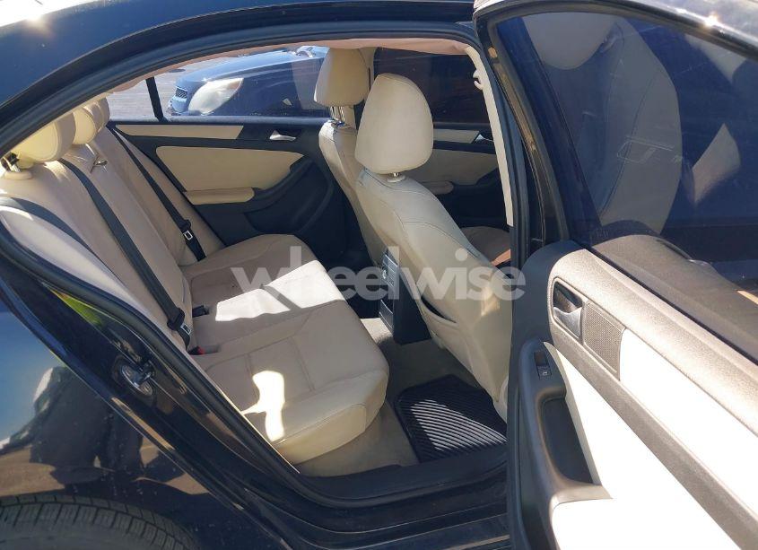 Photo 8 of 2012 Volkswagen Jetta 2.5L SE (VIN 3VWDX7AJXCM013866)