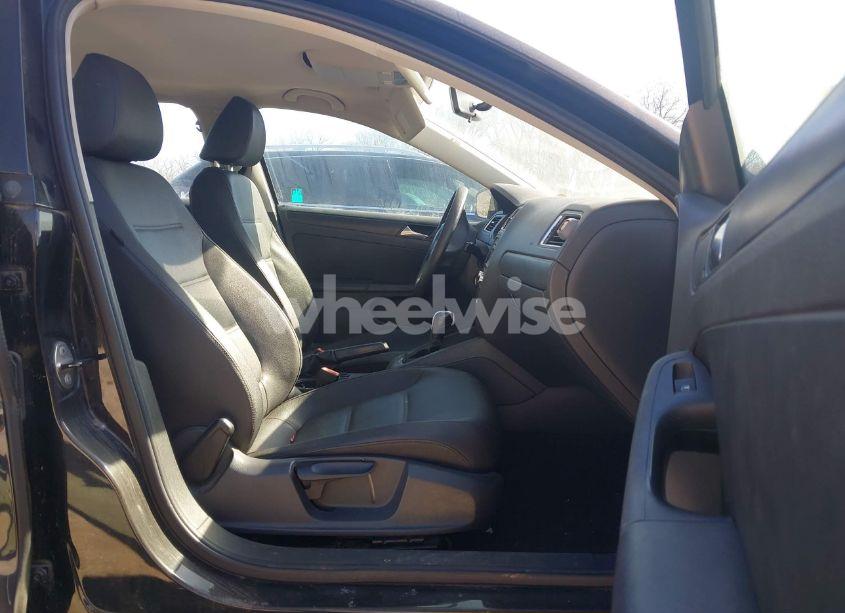 Photo 5 of 2012 Volkswagen Jetta 2.5L SE (VIN 3VWDX7AJXCM073243)