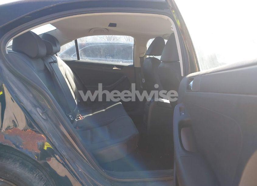 Photo 8 of 2012 Volkswagen Jetta 2.5L SE (VIN 3VWDX7AJXCM073243)