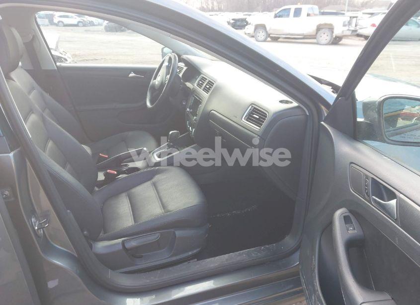 Photo 5 of 2012 Volkswagen Jetta 2.5L SE (VIN 3VWDX7AJXCM358671)