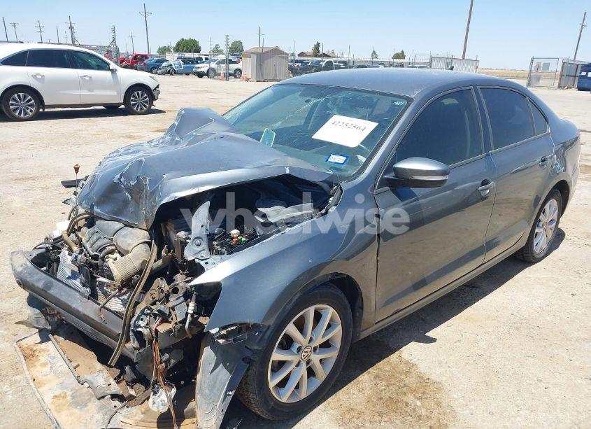 Photo 2 of 2012 Volkswagen Jetta 2.5L SE (VIN 3VWDX7AJXCM411370)