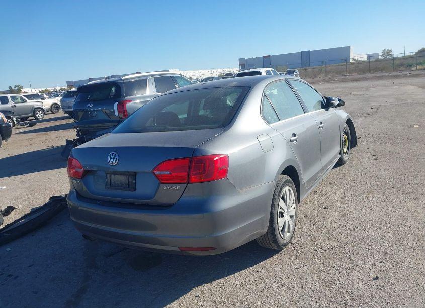 Photo 4 of 2013 Volkswagen Jetta 2.5L SE (VIN 3VWDX7AJXDM311402)