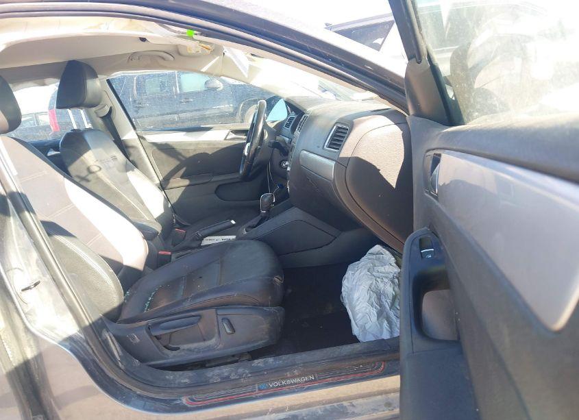 Photo 5 of 2013 Volkswagen Jetta 2.5L SE (VIN 3VWDX7AJXDM311402)
