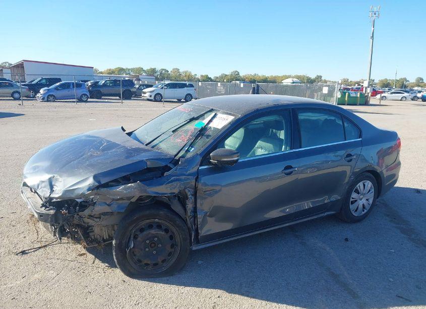 Photo 6 of 2013 Volkswagen Jetta 2.5L SE (VIN 3VWDX7AJXDM311402)