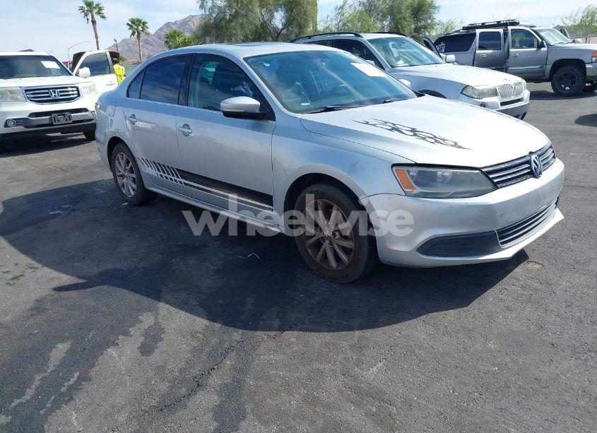2013 Volkswagen Jetta 2.5L SE (VIN 3VWDX7AJXDM362477) main photo