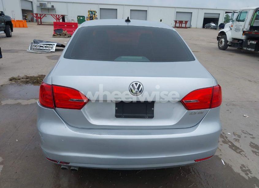 Photo 16 of 2013 Volkswagen Jetta 2.5L SE (VIN 3VWDX7AJXDM373706)