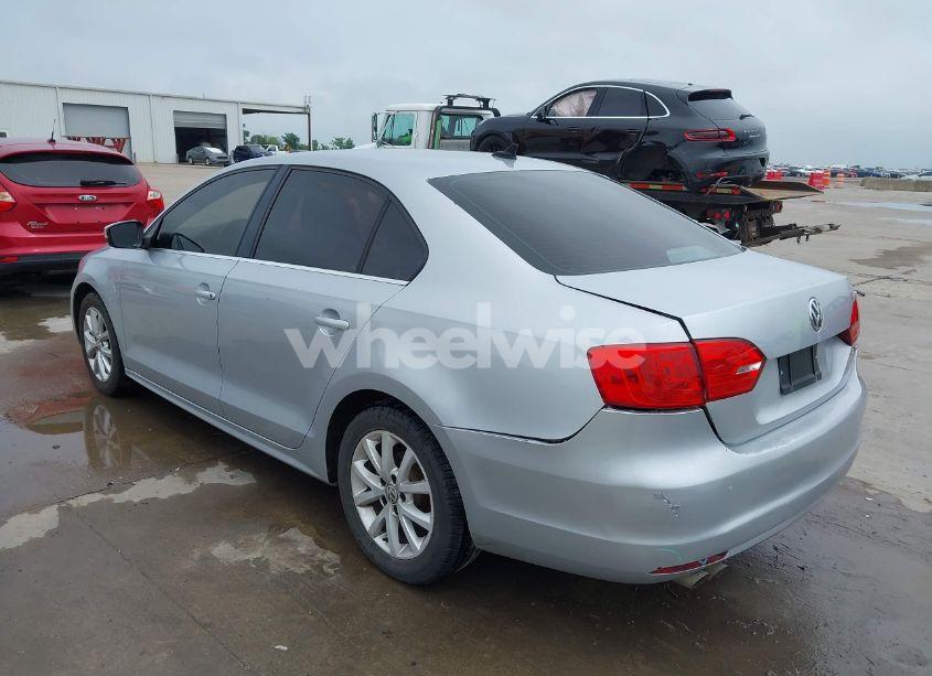 Photo 3 of 2013 Volkswagen Jetta 2.5L SE (VIN 3VWDX7AJXDM373706)